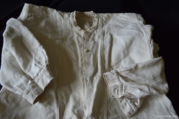 CAMISA DE LINO 76X45- 70 AÑOS APROX. -001